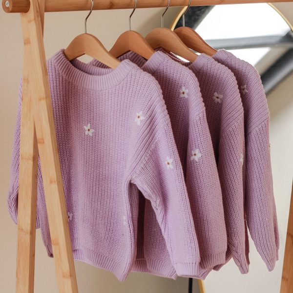 Lila oversized gebreide meisjestrui met bloemetjes – Lilac Dream van Little Yune.