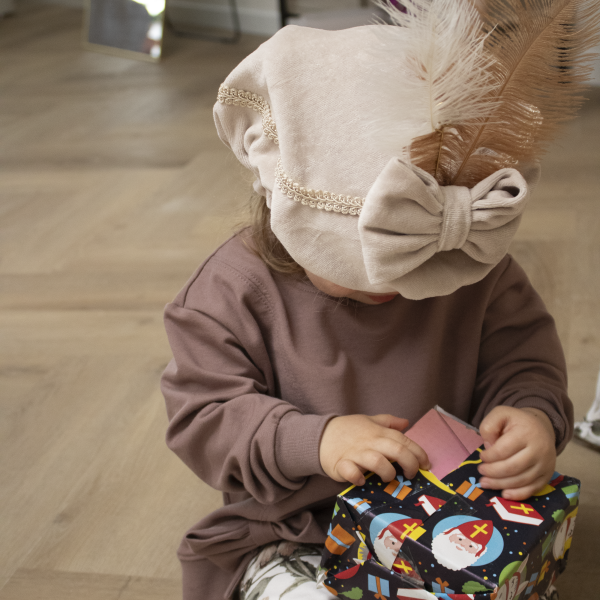 Beige Pietenmuts โ handgemaakt & met naam
