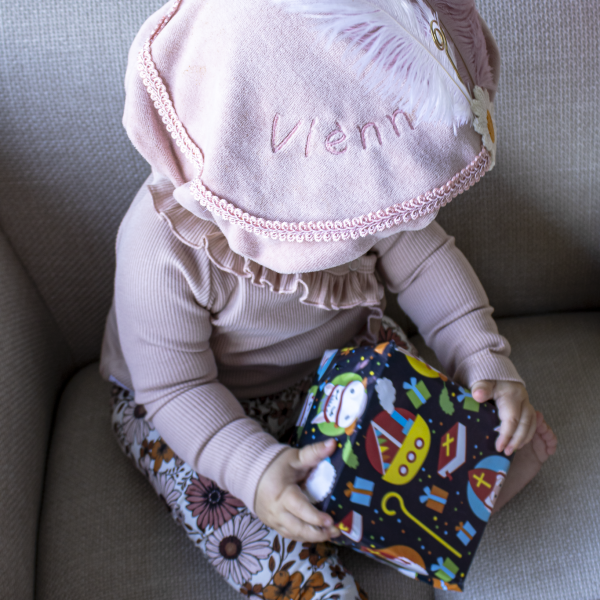 Zacht Roze Pietenmuts โ Handgemaakt & met naam