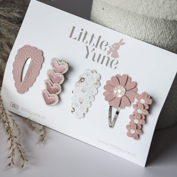 Setje Rosalie klikklak haarspeldjes in zachte roze en nude tinten met bloemen en hartjes, verkrijgbaar in 4 en 5 cm, onderdeel van de Little Daydreams collectie van Little Yune.