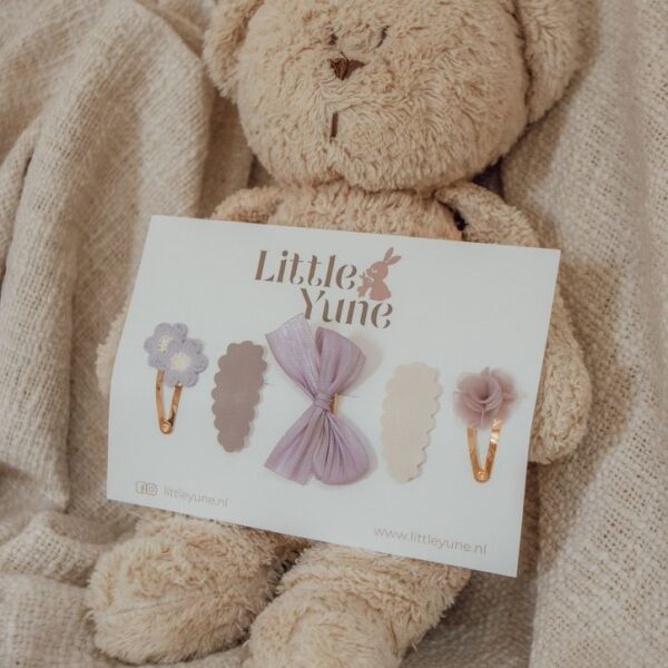 Lila haarspeldjes set met strikje, bloemetjes en klikklak speldjes.