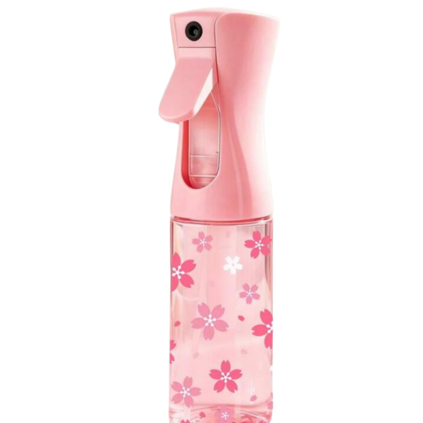 Roze vernevelspray van 200 ml met roze pomp en een print van roze en witte kersenbloesems op een roze transparante fles — limited edition uitvoering.